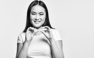 Hey Girls: girl with applicator tampon